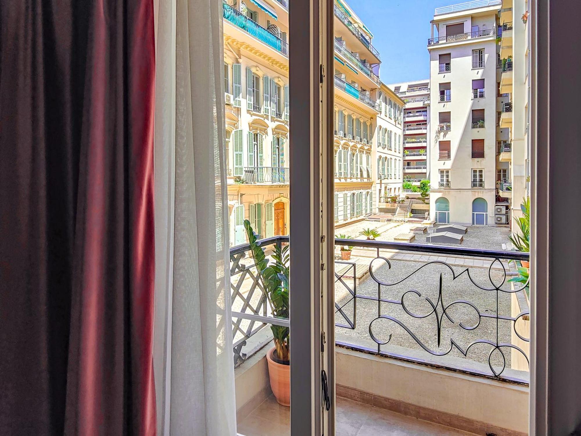 Ammi Lafayette Hotel 3*